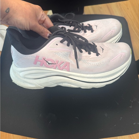 Hoka Clifton 10 Light Pink and White Athletic Shoes size 10.5 - Picture 2 of 4